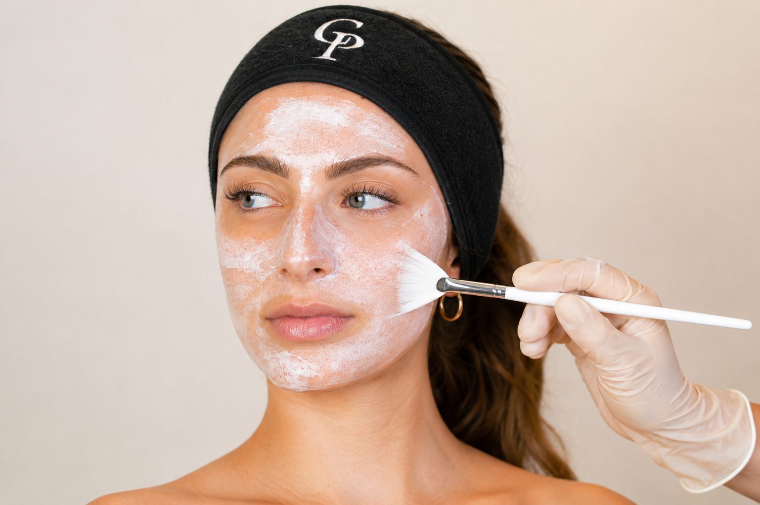 Soin du visage par peeling au Skin Lab de la Clinique Phenicia à Marseille